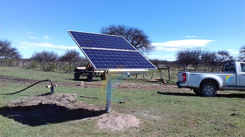 Cómo instalar un panel solar encima del soporte de poste