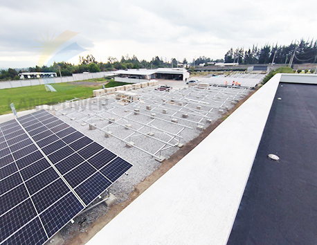 Ecuador Montaje solar en tierra 334.4KW y montaje en techo 231KW